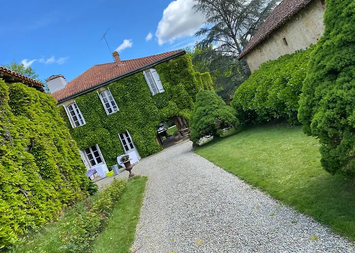 La Seigneurie De Bed and breakfast Tillac